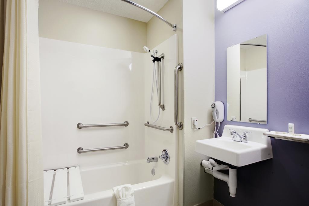 Microtel Inn & Suites באת' חדר תמונה