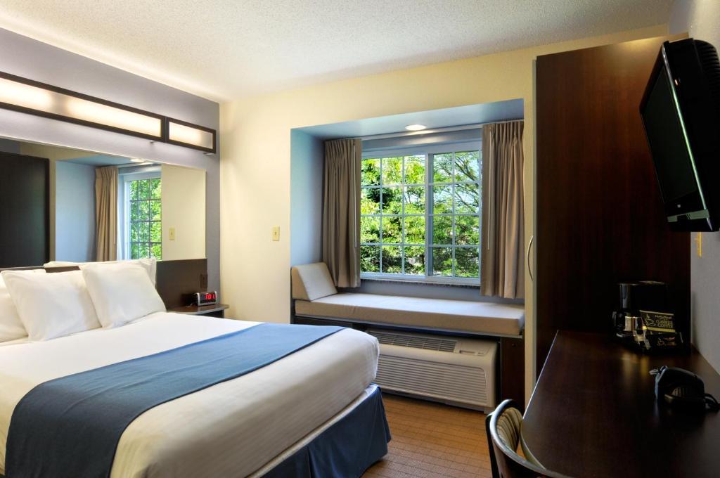 Microtel Inn & Suites באת' חדר תמונה