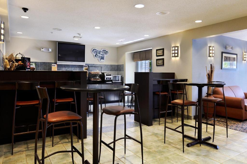 Microtel Inn & Suites באת' מסעדה תמונה